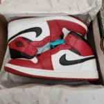 Nike Air Jordan 1 Mid Uomo - Sneaker Alte in Pelle e Tessuto photo review